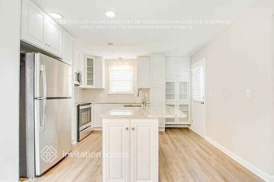 Building Photo - 201 Zircon Ln