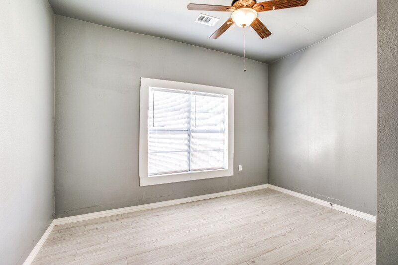 Building Photo - 415 5th St