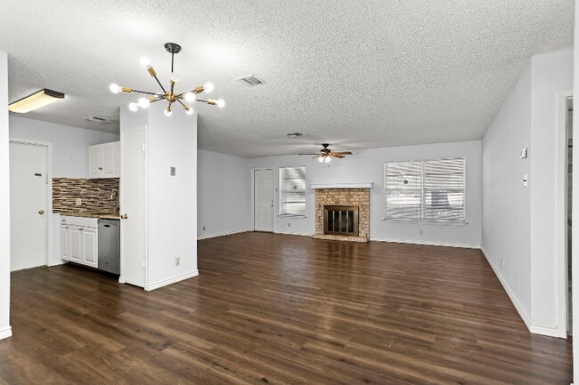 Building Photo - 5622 Frst Lk St