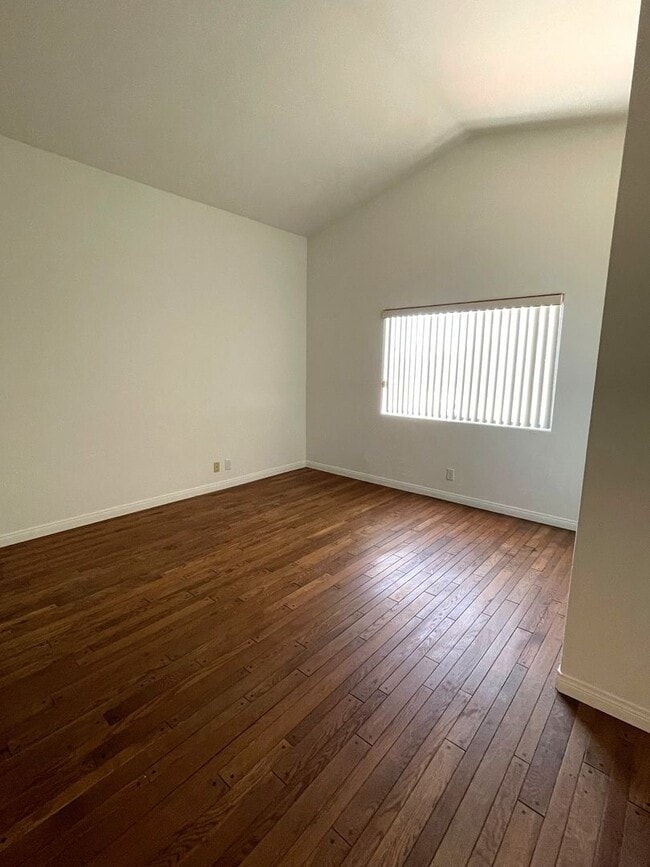 Building Photo - Quaint Gated Community near Pacific View Mall
