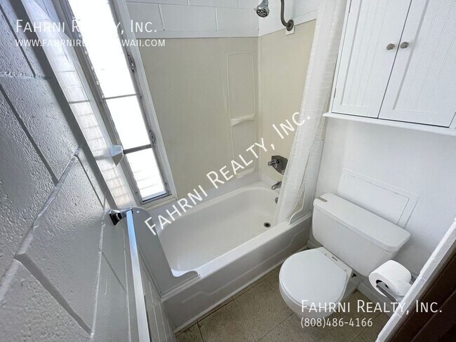 Building Photo - 2509 Ala Wai Blvd