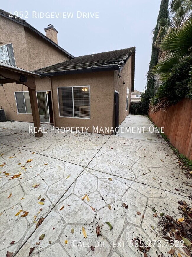 Building Photo - 4952 Ridgeview Dr