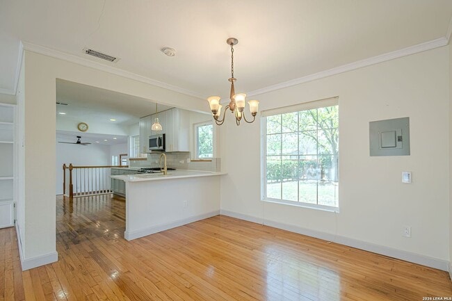 Building Photo - GORGEOUS 4-BEDROOM HOME IN TERRELL HEIGHTS