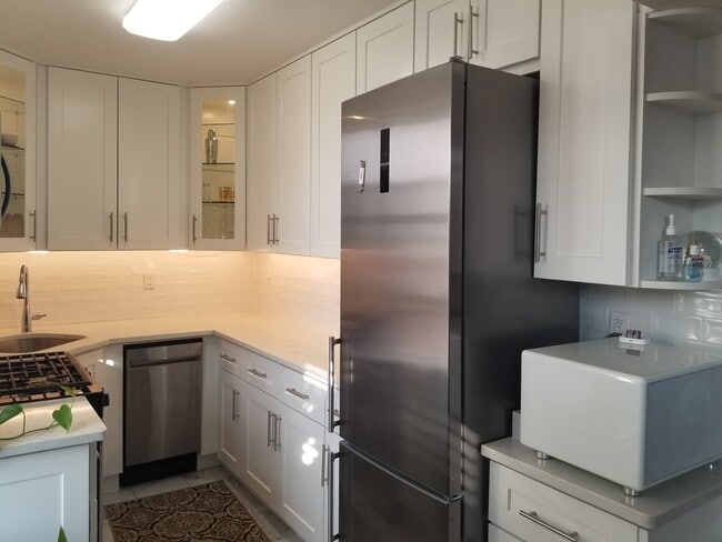 Building Photo - 10537 64th Ave