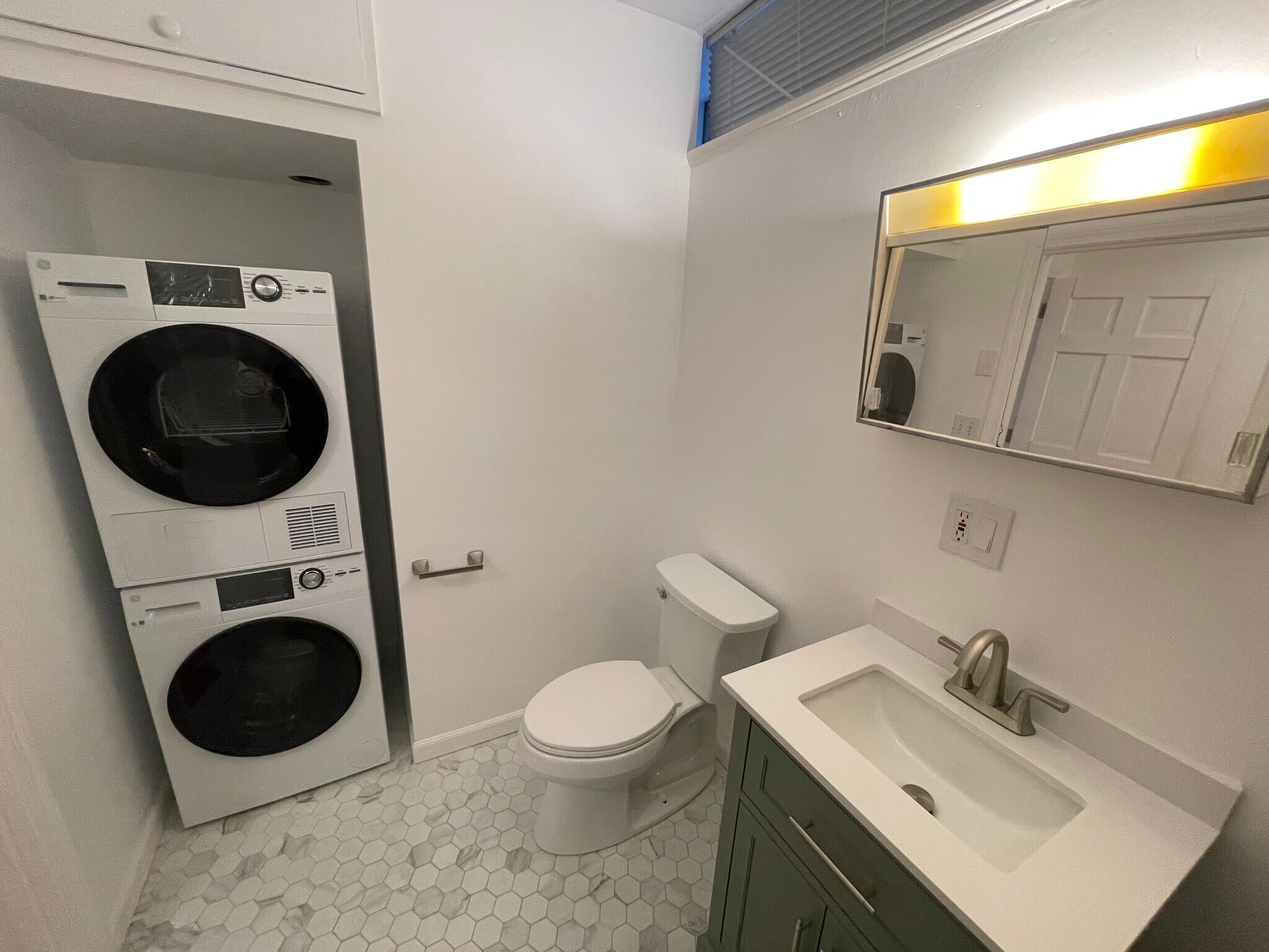 Building Photo - 23 Snow Hill St