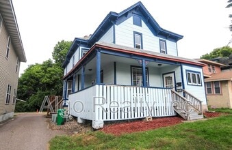 Building Photo - 1015 13th Ave SE