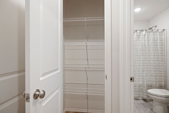 Building Photo - Newly built 3 bedroom duplex-Westbury Gardens!