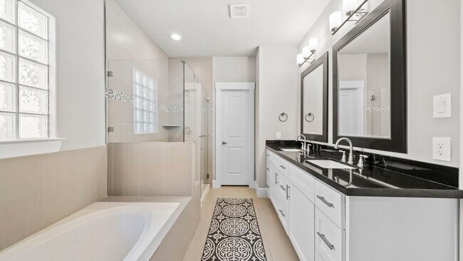 Building Photo - 833 Wakefield Dr