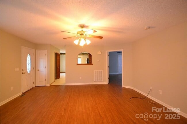 Building Photo - 1212 Beechwood Dr