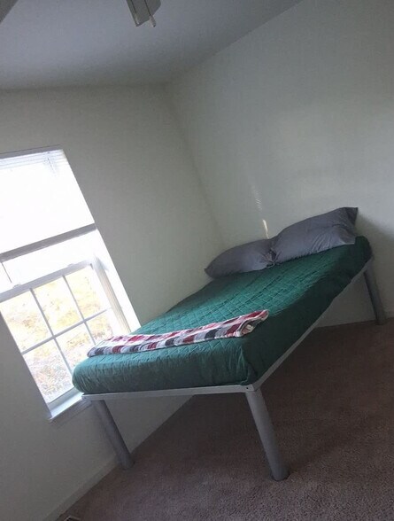 Building Photo - 1051 Southern Dr