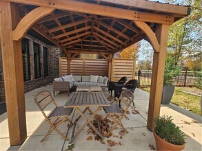 Building Photo - 97 Perth Dr