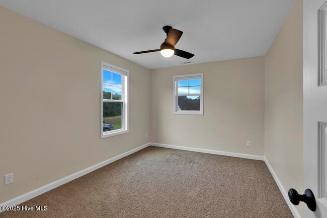 Building Photo - 303 S River Ct