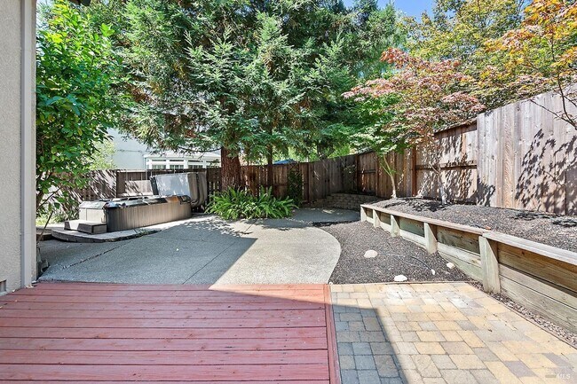 Building Photo - Two Level Home in Windsor with 4 Bedroom and 3 full Bath