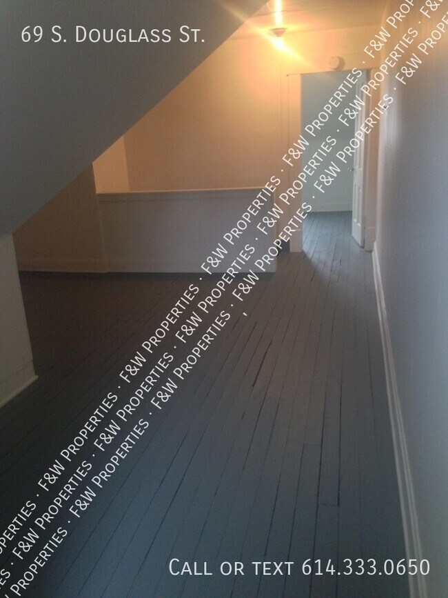 Building Photo - 69 S Douglass St