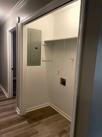 Building Photo - Available NOW – Renovated 3 Bedroom, 2 Bat...