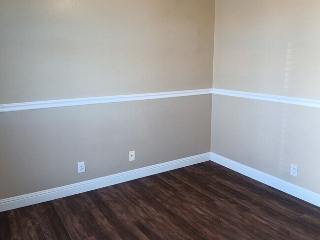 Building Photo - 3 Bedroom, 1.5 Bathroom Home! Schedule a Showing Today!