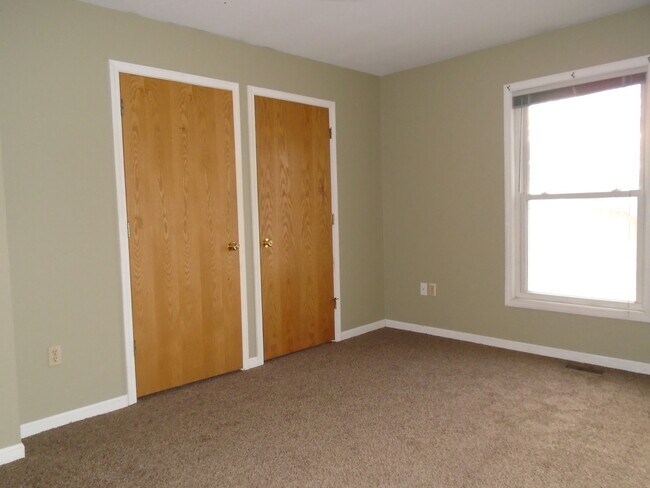 Building Photo - 615 N 4th St