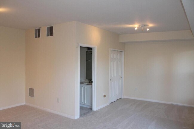 Building Photo - 47682 Loweland Terrace