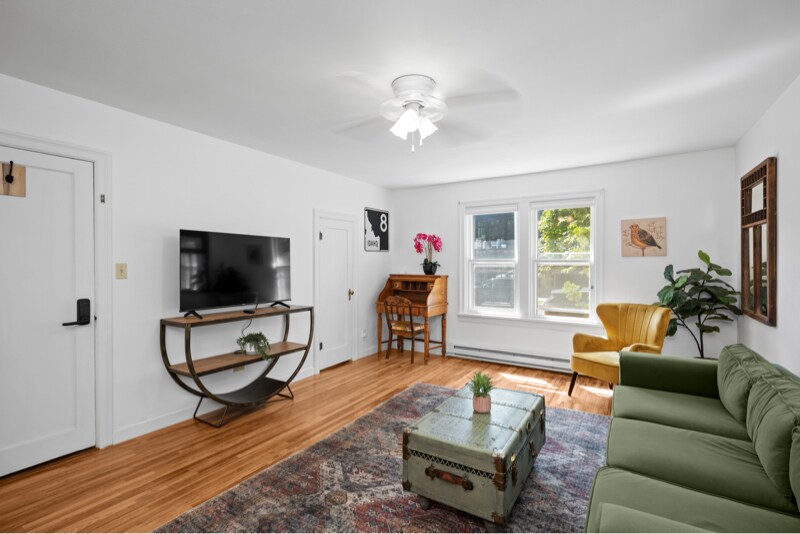 Building Photo - 801 E Lakeside Ave