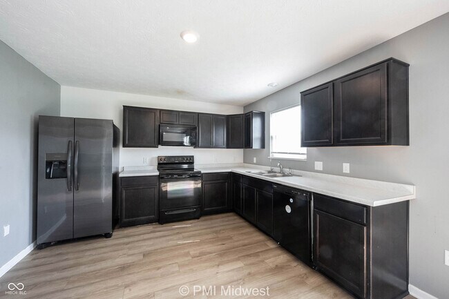Building Photo - 3975 Fenwick Ln