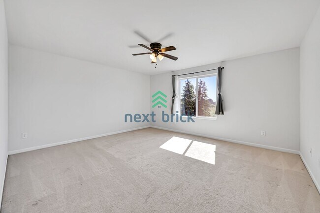 Building Photo - Spacious 5 bedrooms and 3 bathrooms Cul-de...