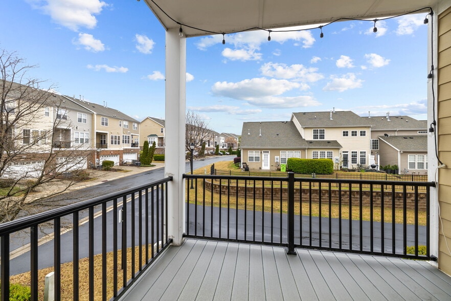 Building Photo - 10122 Glen Autumn Rd