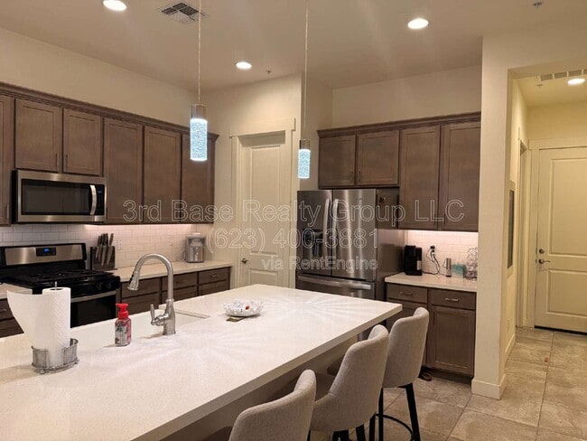 Building Photo - 21045 W Sunrise Ln