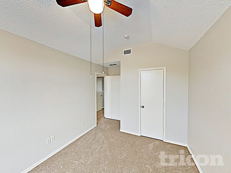 Building Photo - 1105 Parker Ct
