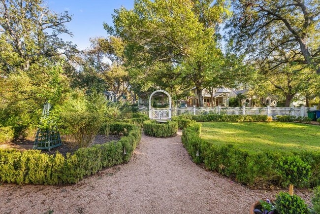 Building Photo - 4104 Avenue F