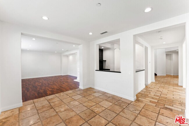 Building Photo - 1952 Hazel Nut Ct