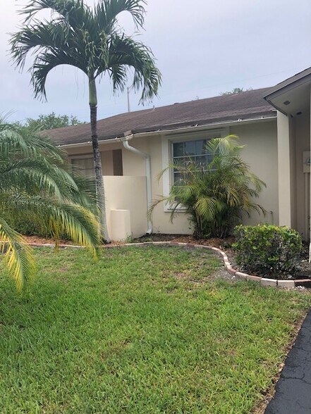 Building Photo - 11702 SW 108th Ln