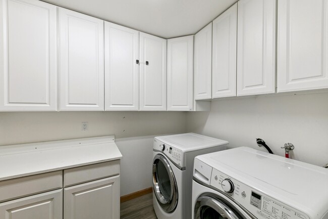 Building Photo - 926 Tanglewood Dr