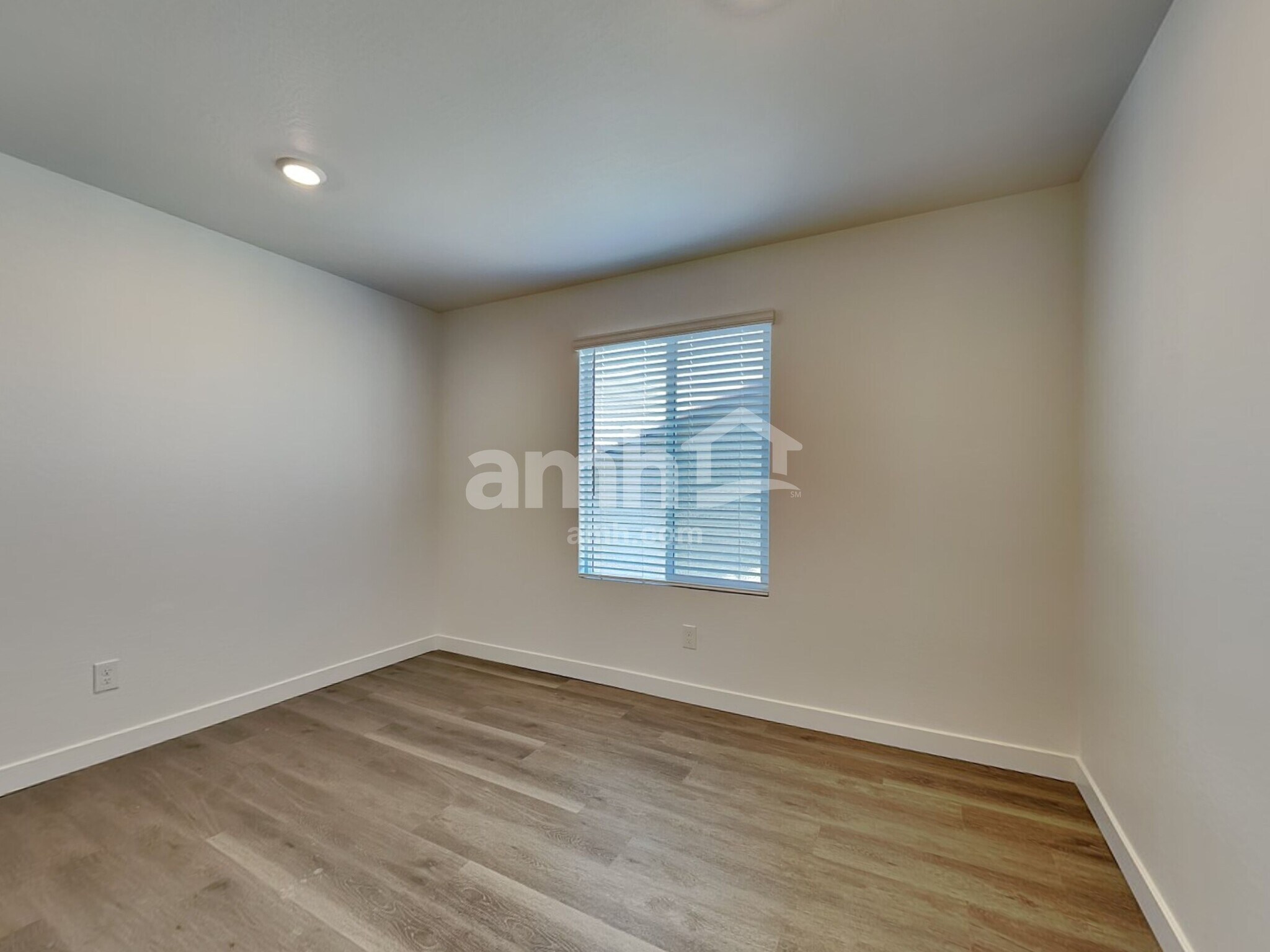 Building Photo - 20177 W Thomas Rd