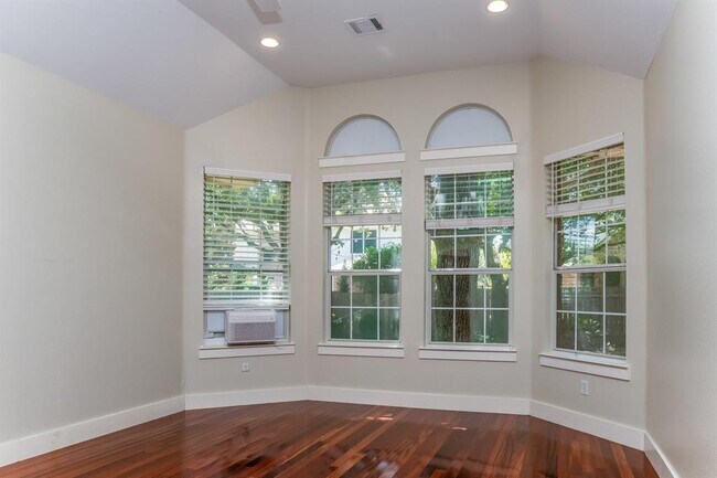 Building Photo - 3006 Covington Pl