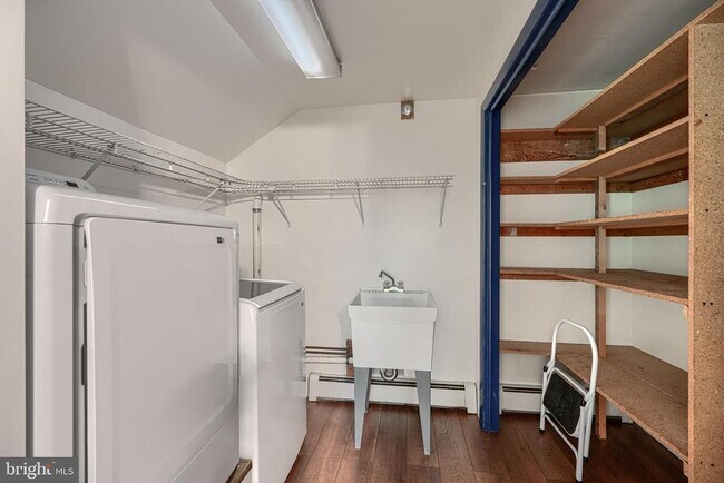 Building Photo - 1703 Roland Ave