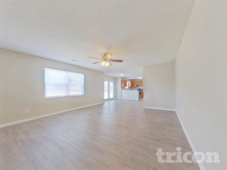 Building Photo - 672 Thornhill Dr
