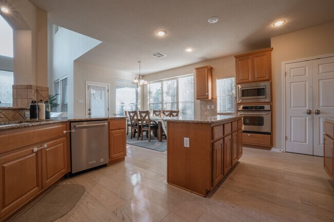 Building Photo - 917 Cavalry Ride Trail