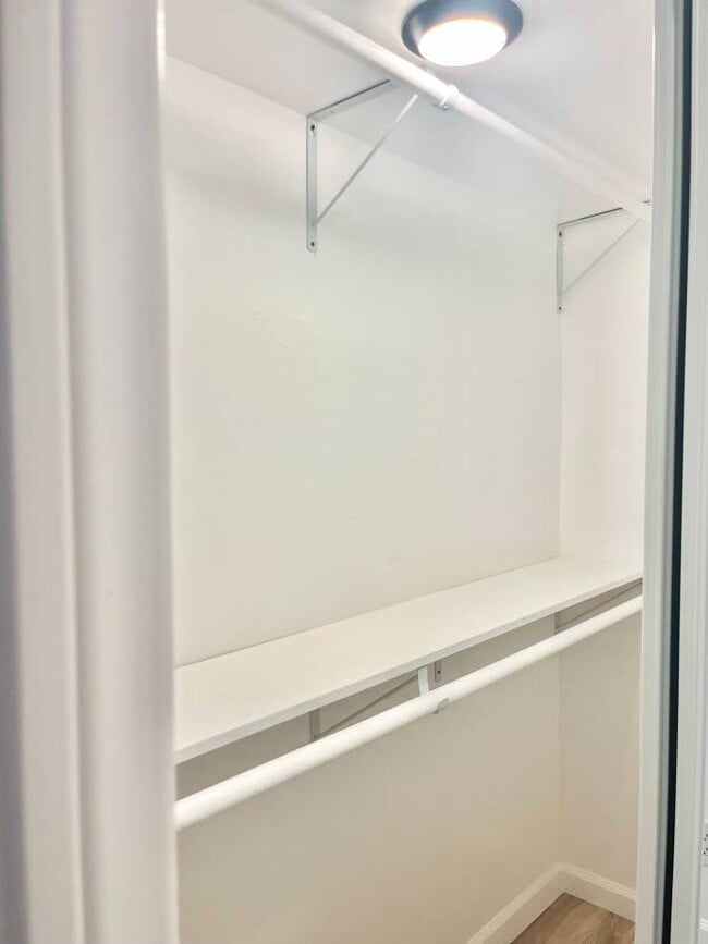 Building Photo - 3977 Rhoda Dr