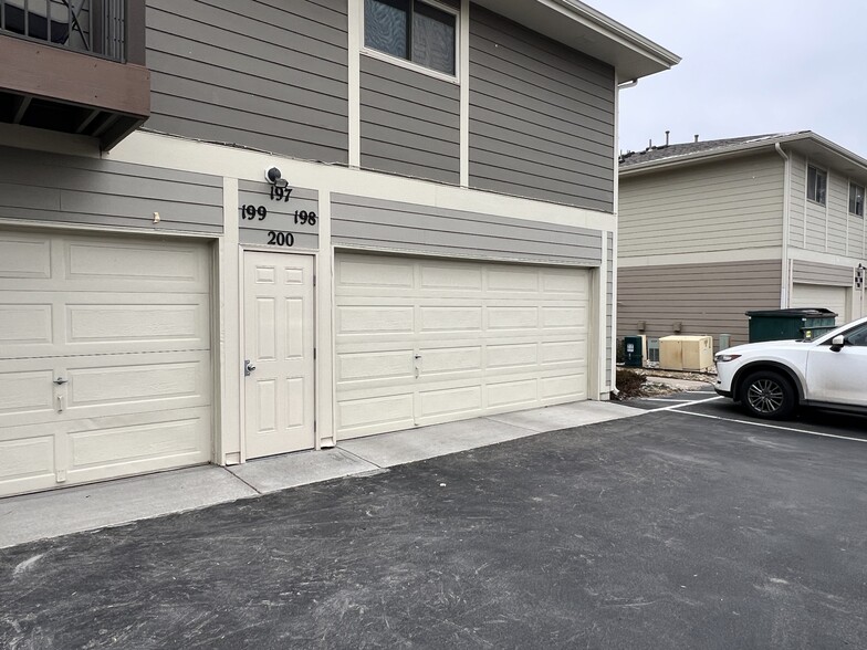 Oversized 1 car garage included - storage cubby inside - 6650 E Arizona Ave