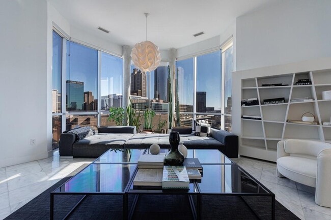 Building Photo - 285 Centennial Olympic Park Dr NW