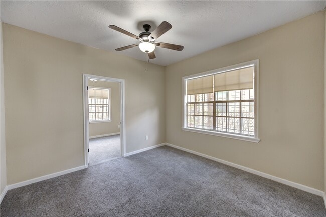 Building Photo - 306 Morris St