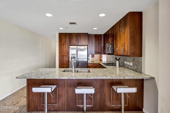 Building Photo - 7141 E Rancho Vista Dr