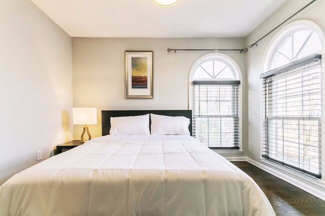 Building Photo - Luxury Midtown Private Retreat!