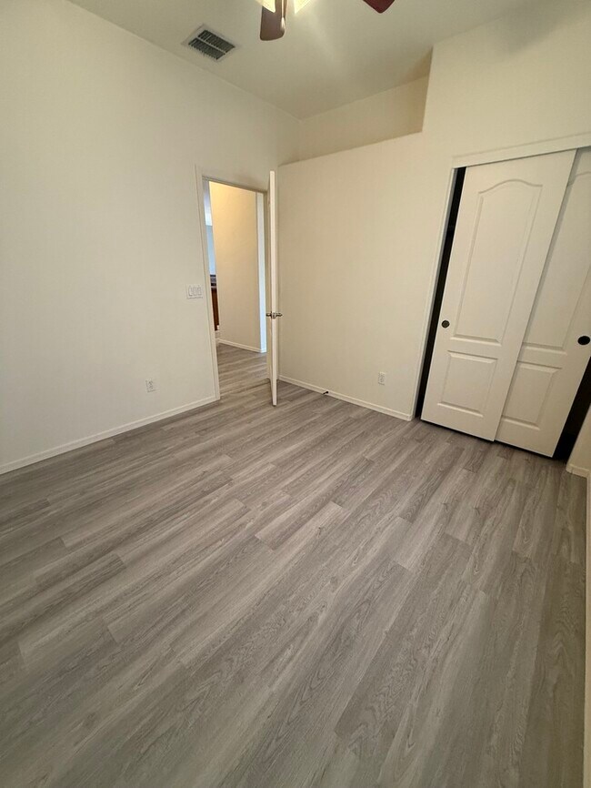 Building Photo - HOUSE FOR RENT