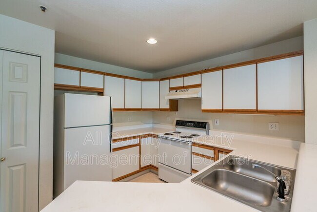 Building Photo - 33 S Boulder Cir