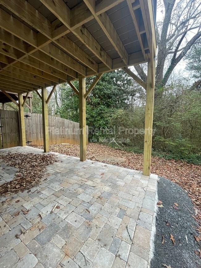 Building Photo - 1052 Westfield Trace