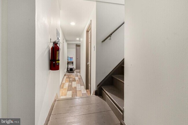 Building Photo - 2318 E York St