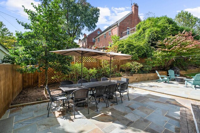 Building Photo - 5191 Linnean Terrace NW