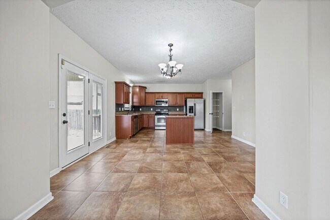 Building Photo - Beautiful, Large Home Close to Ft. Campbell and I24