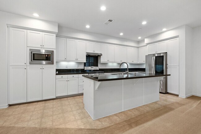 Building Photo - Beautiful 3 Bed, 3 Bath Home in Desirable Portola Springs